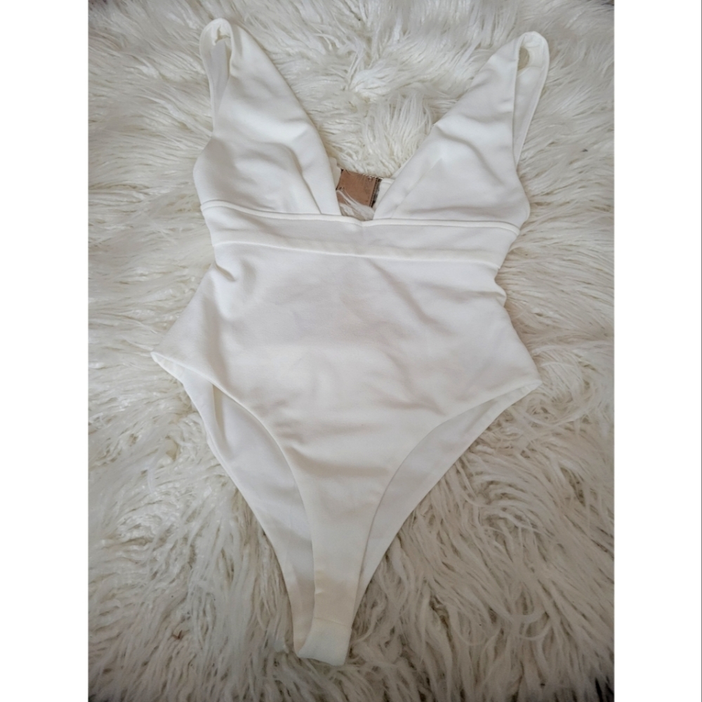 NWOT Fashion Nova White Bodysuit Small